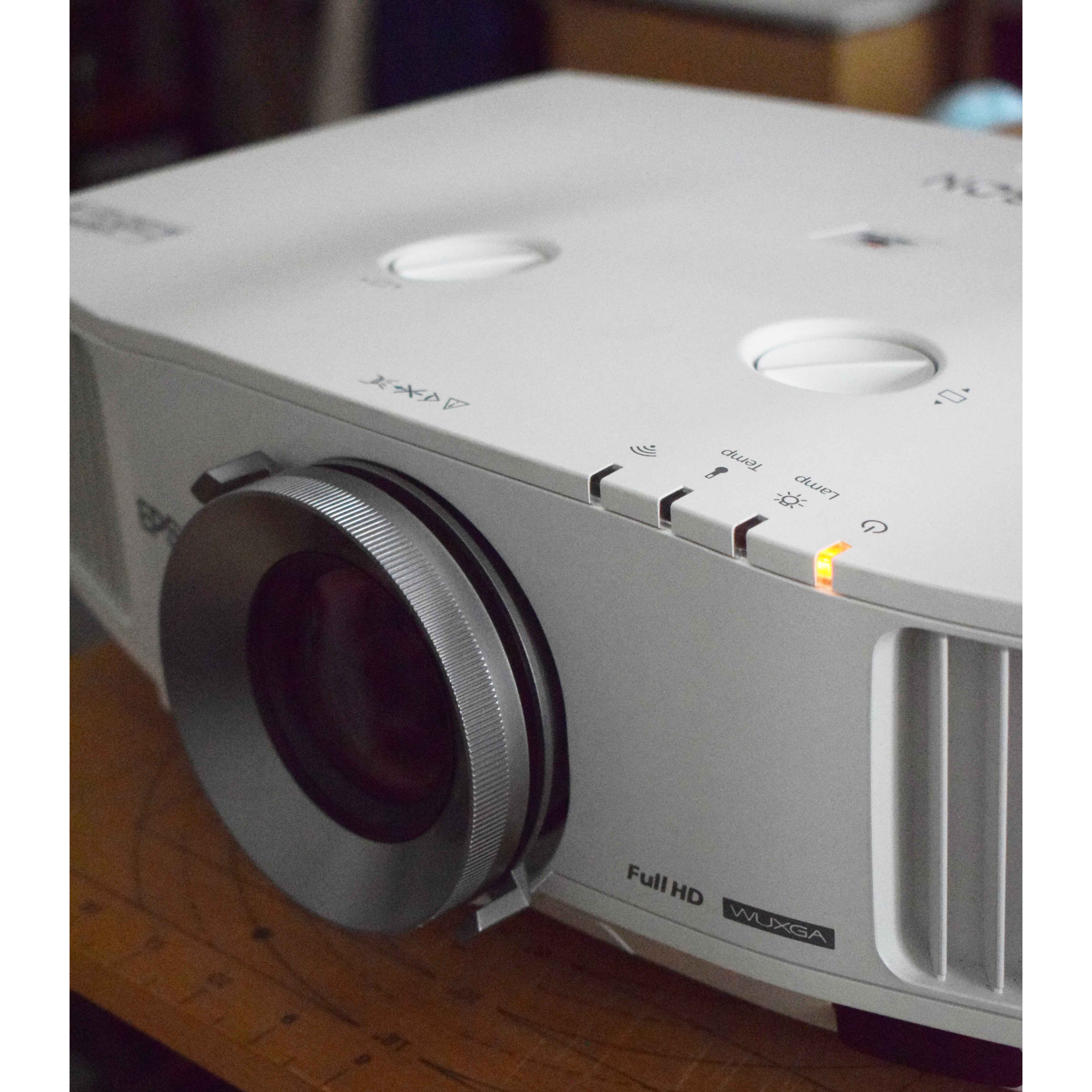 Photo of Epson EB-G5450WU projector front