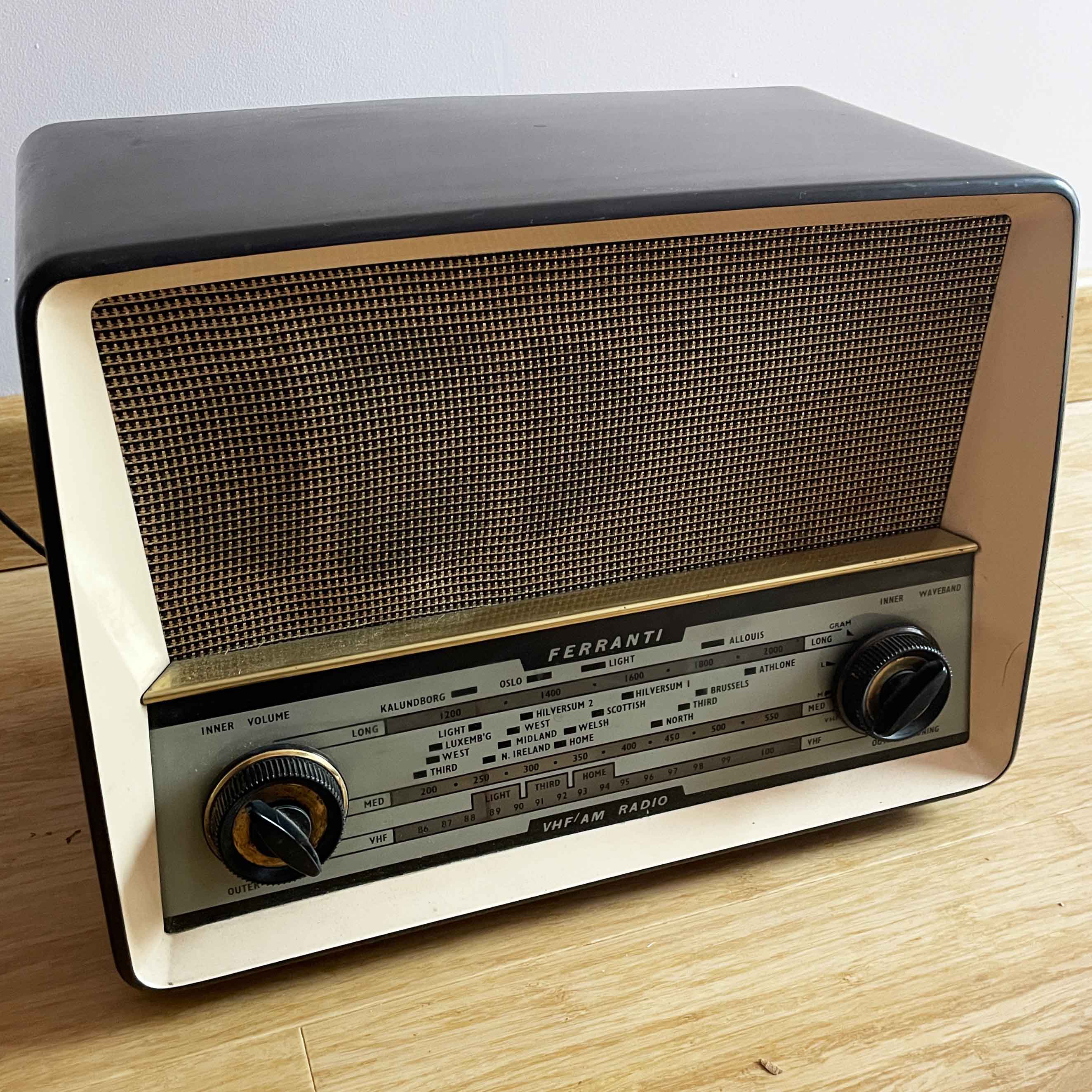 Photo of Ferranti U1003 radio