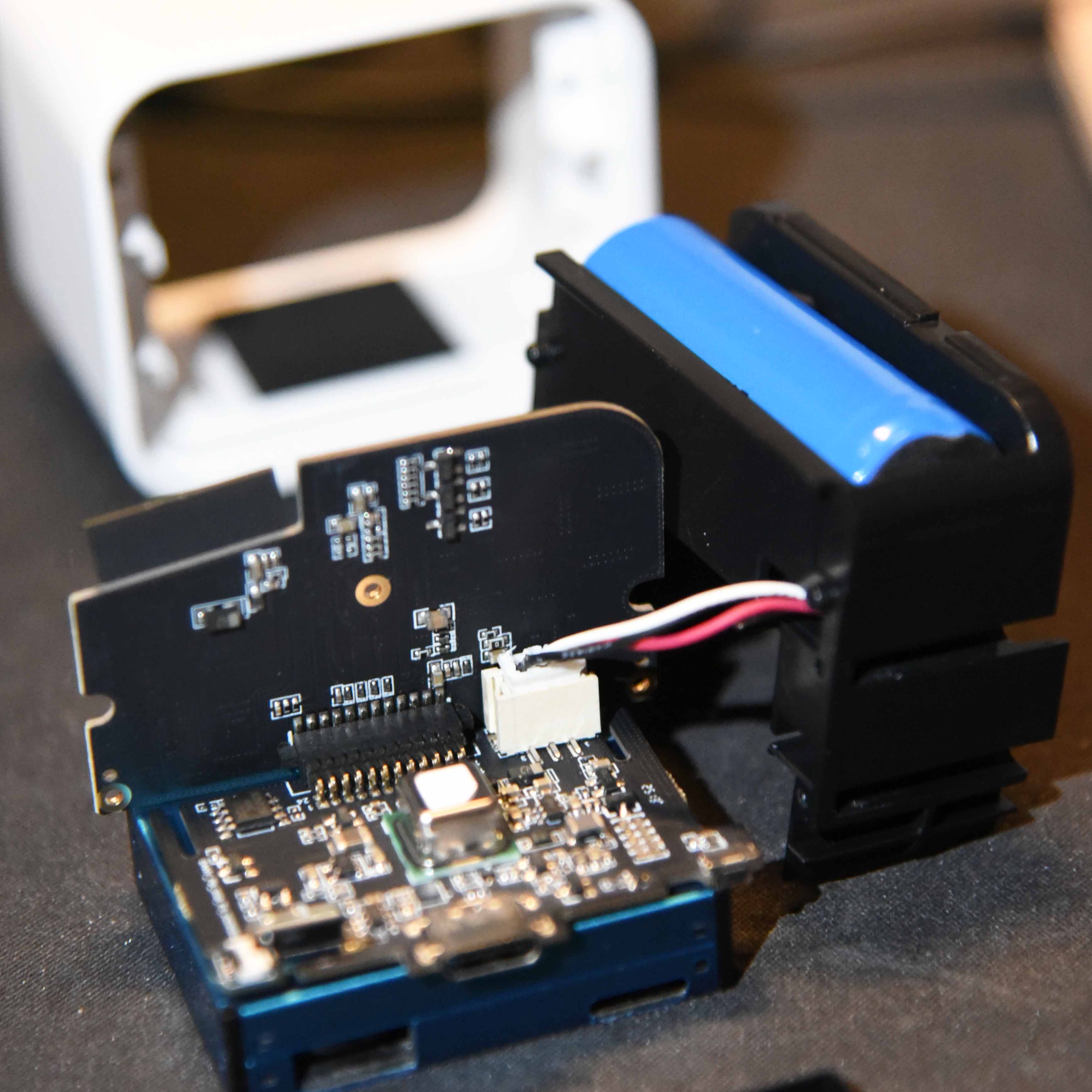 Photo of Qingping Air Monitor Lite internals