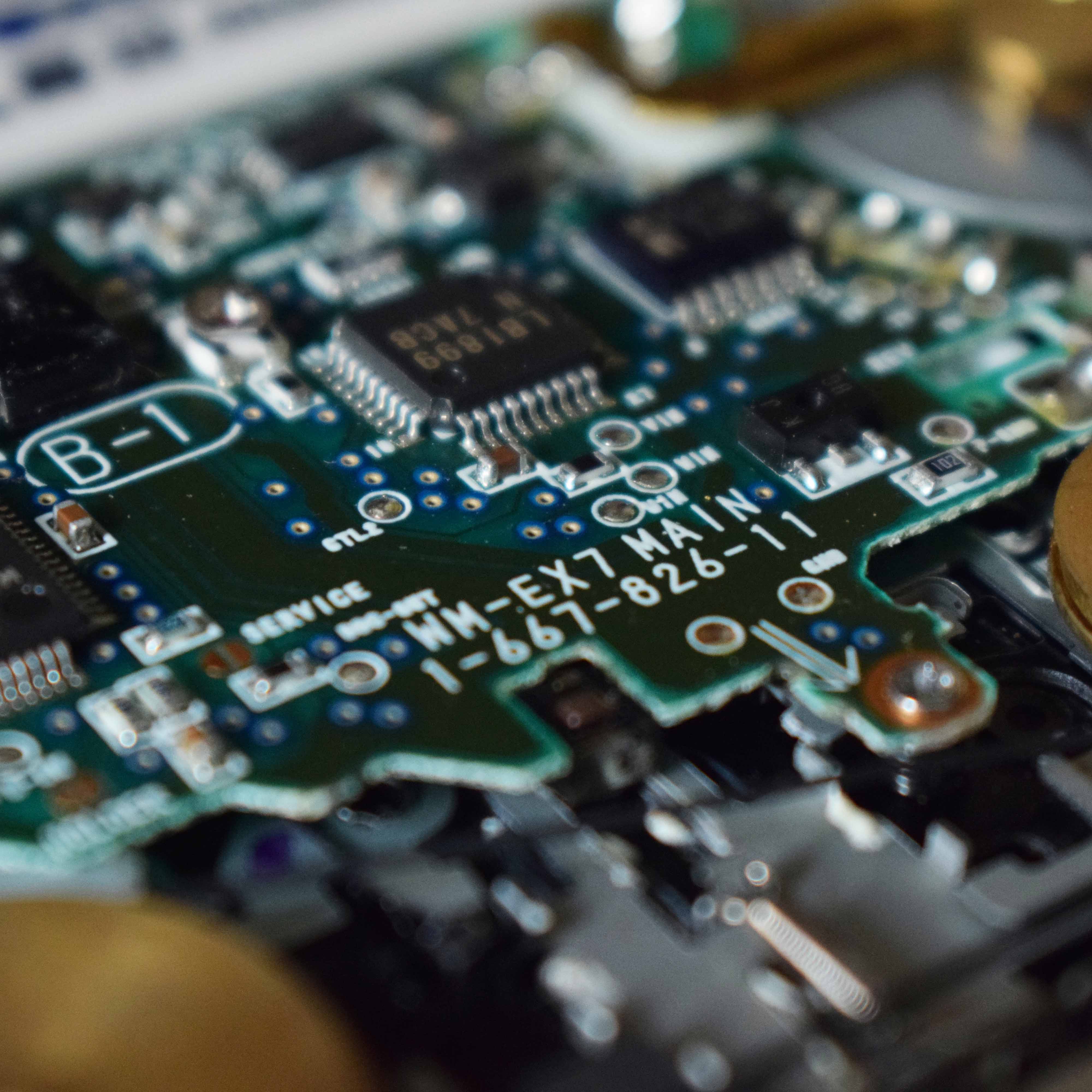Photo of Sony WM-EX7 dissasembled revealing mainboard