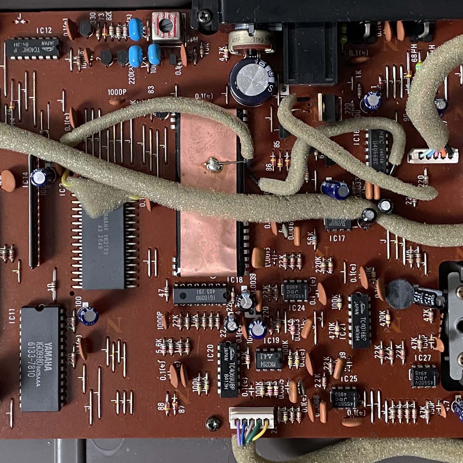 Photo of Yamaha PS-35 keyboard disassembled