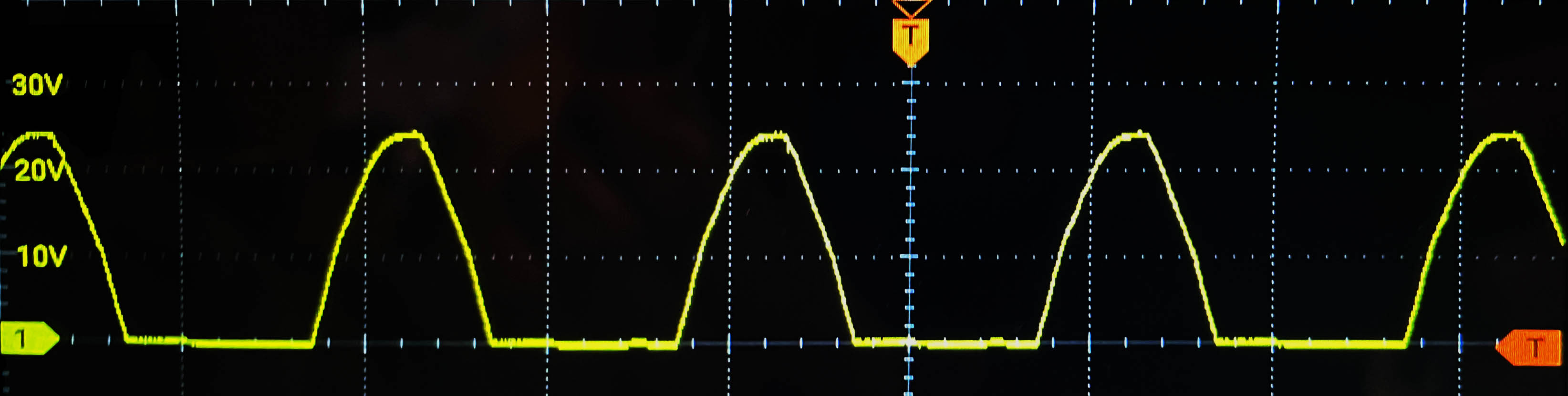 Oscilloscope screen showing voltage ripple of relay supply varying between 0 and 24 volts.
