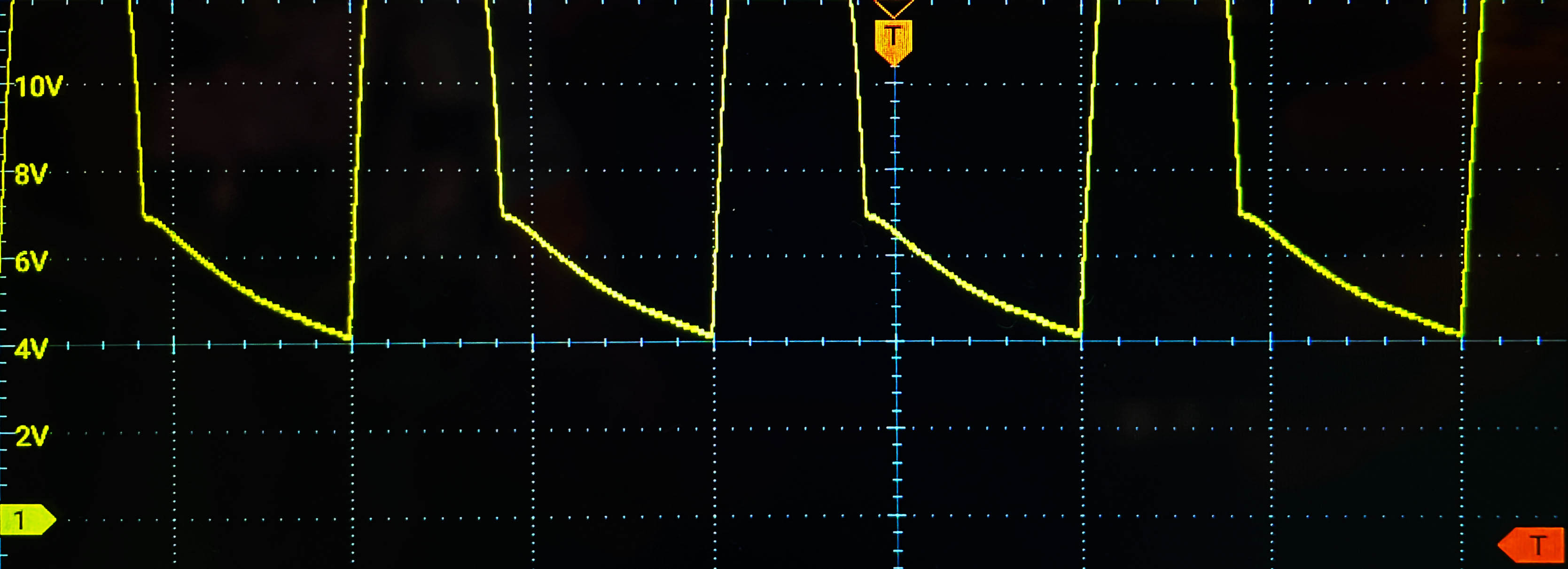 Oscilloscope screen showing voltage ripple of relay supply varying between 4 and 24 volts.