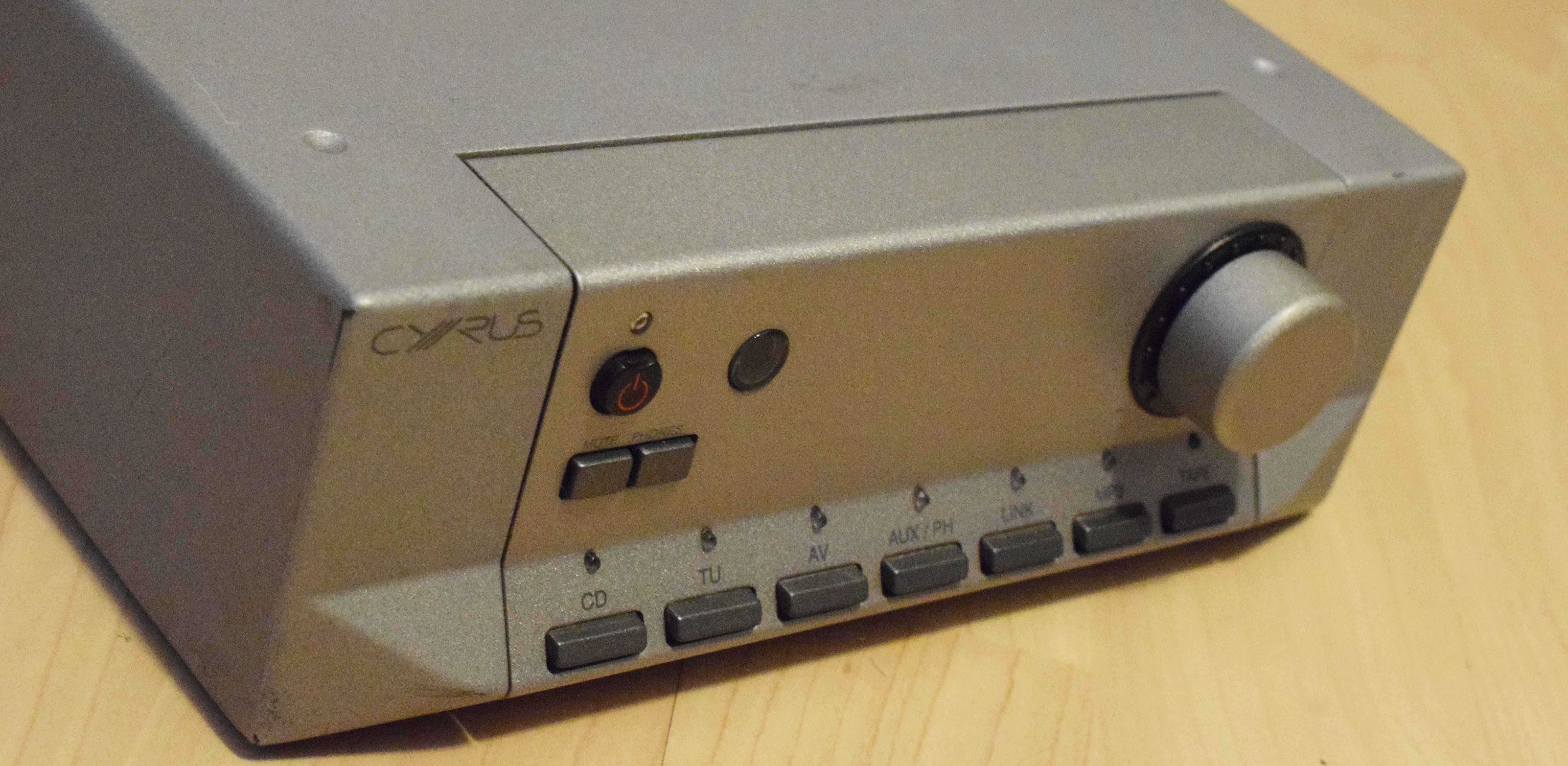 Image of the front showing buttons and dials.
