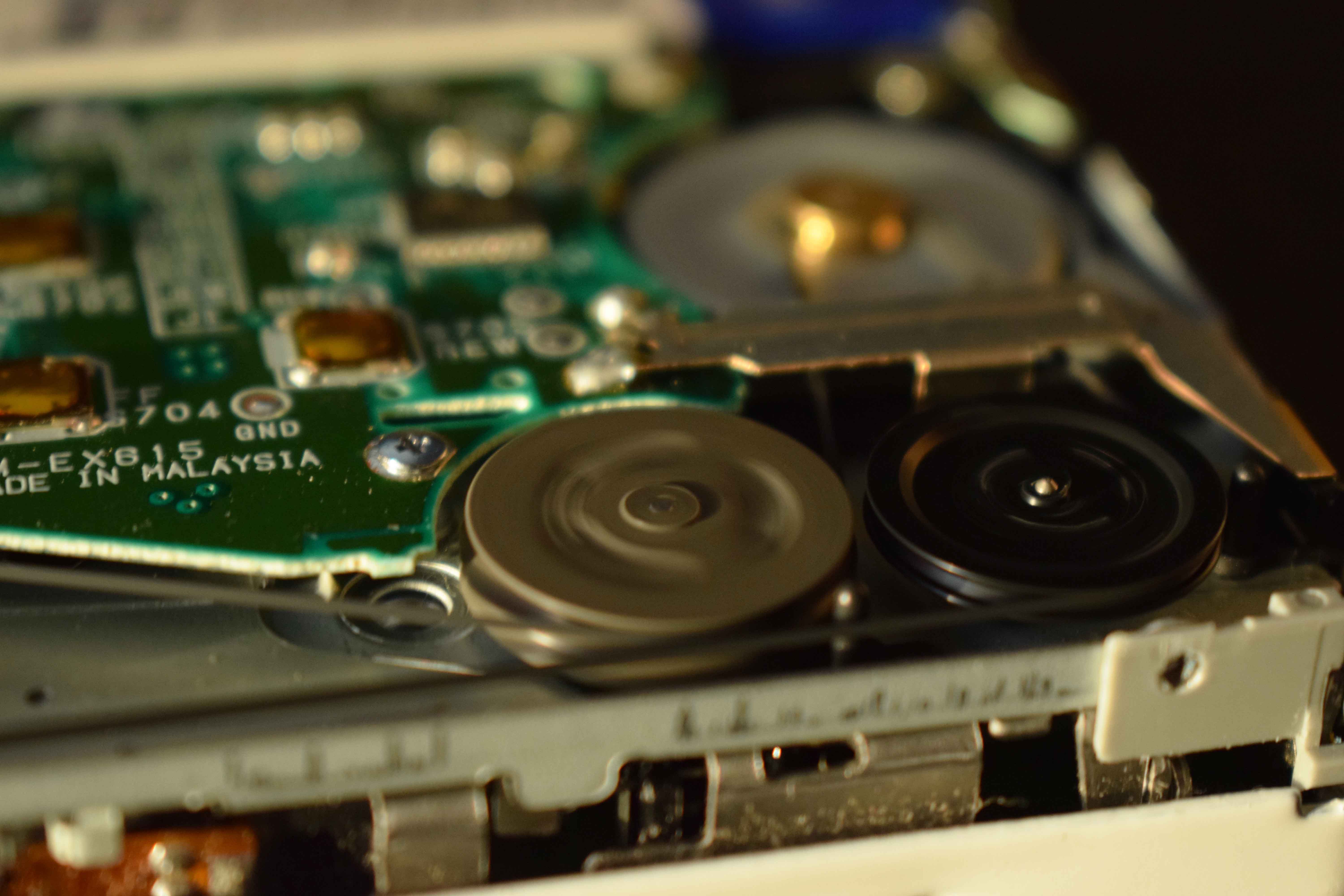 Internal view of the pully and flywheel in operation, next to the PCB.